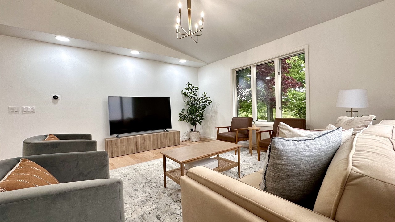 Photo of Livingroom in Collins Center