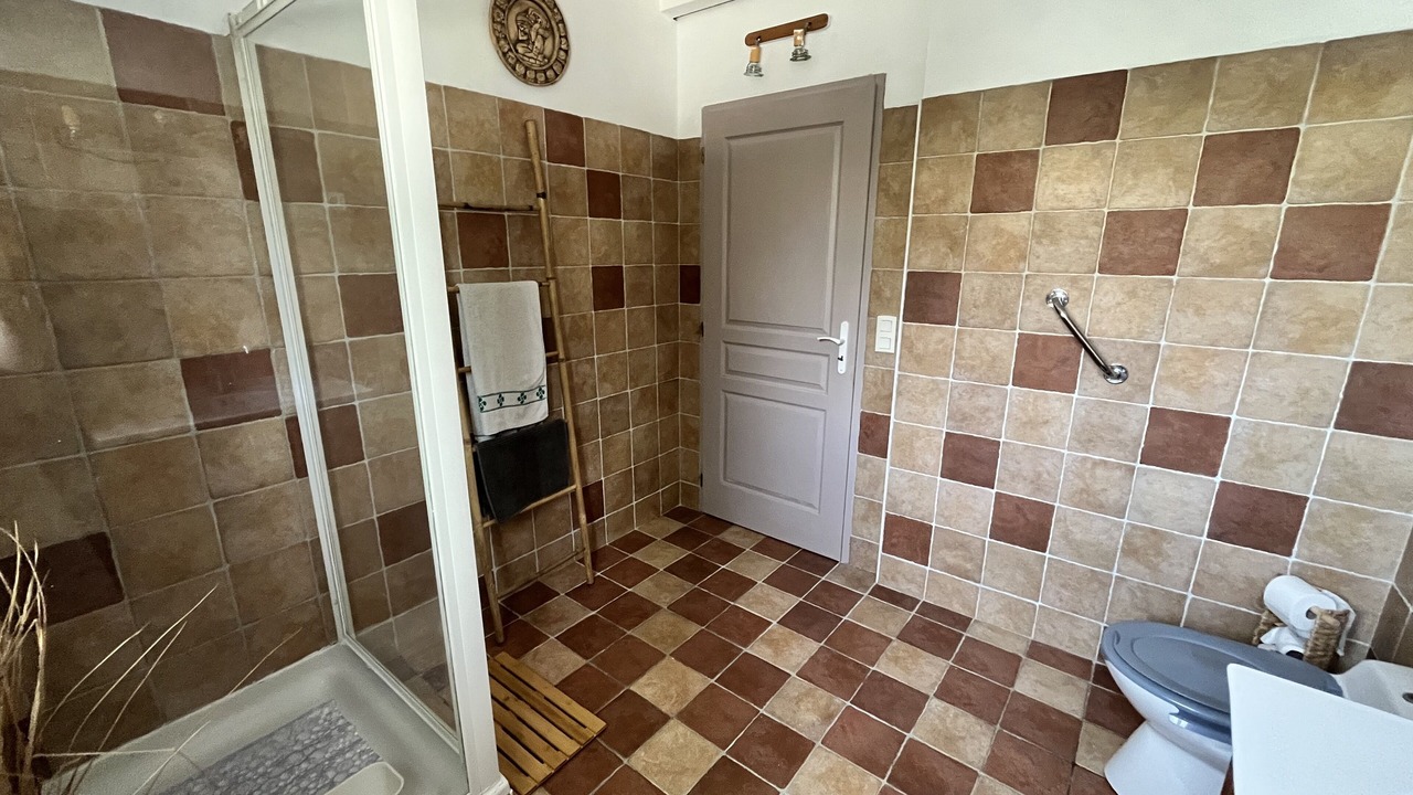 Photo of Bathroom in Urcuit