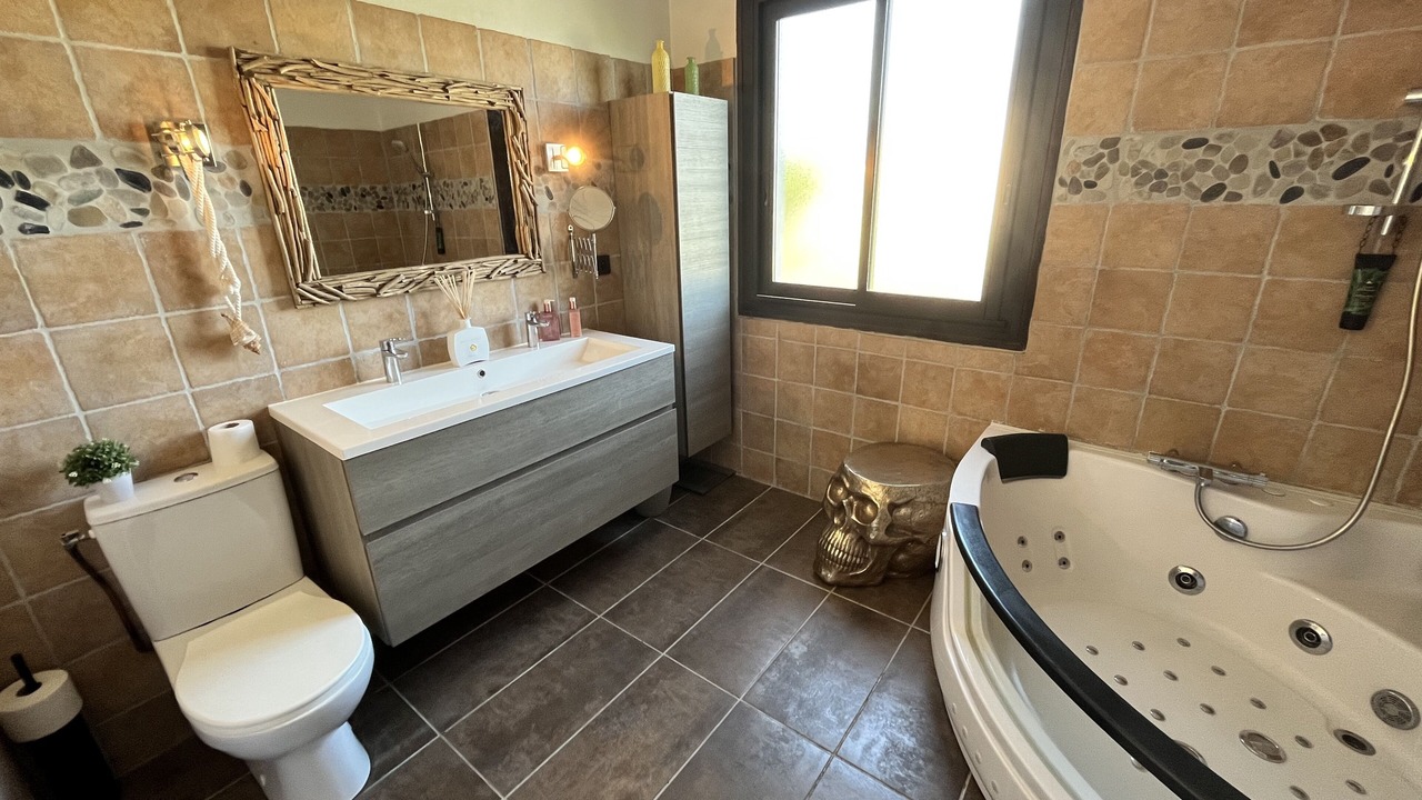 Photo of Bathroom in Urcuit