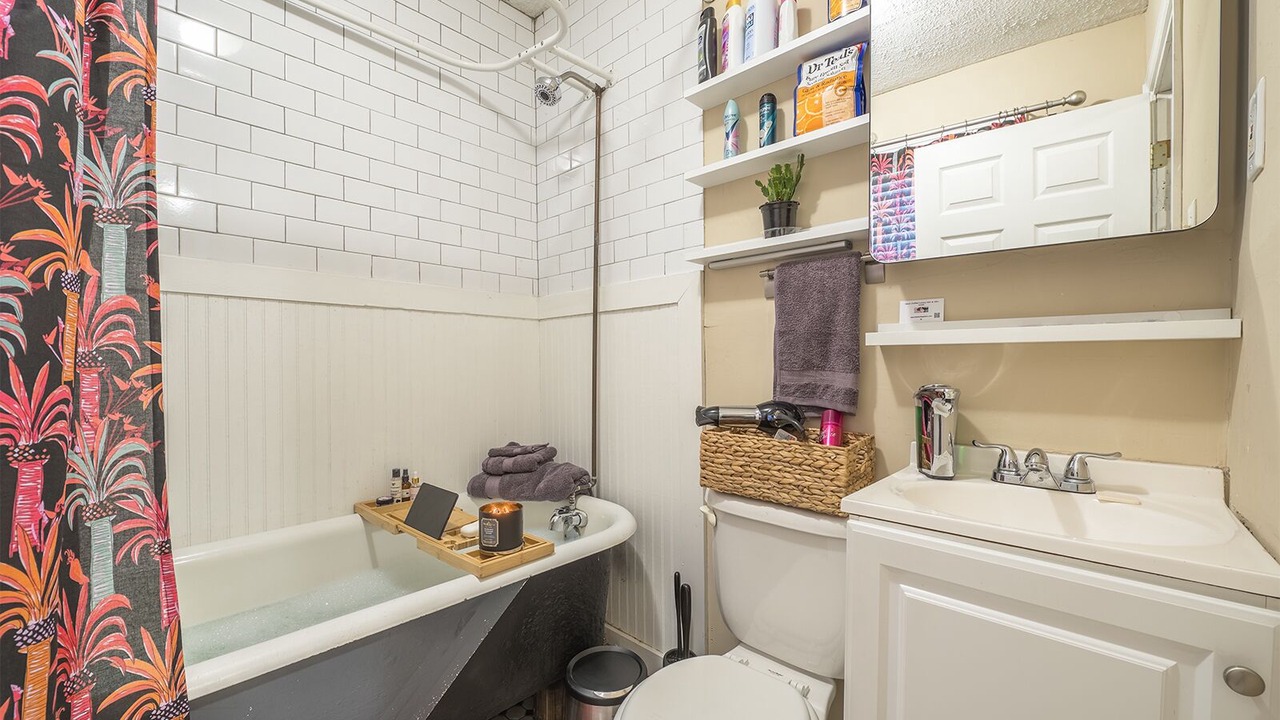 Photo of Bathroom in Cabbagetown
