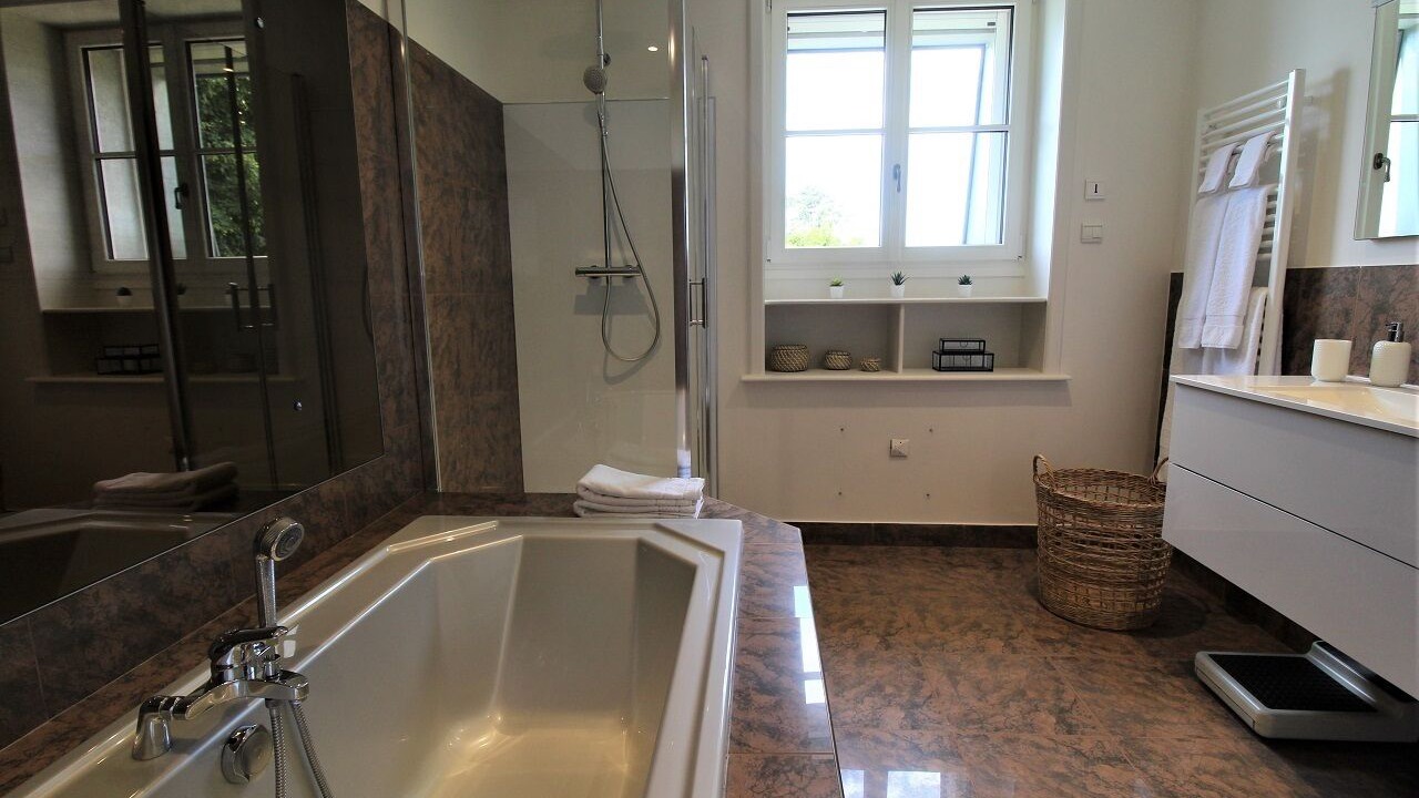 Photo of Bathroom in Saint-Genis-Laval