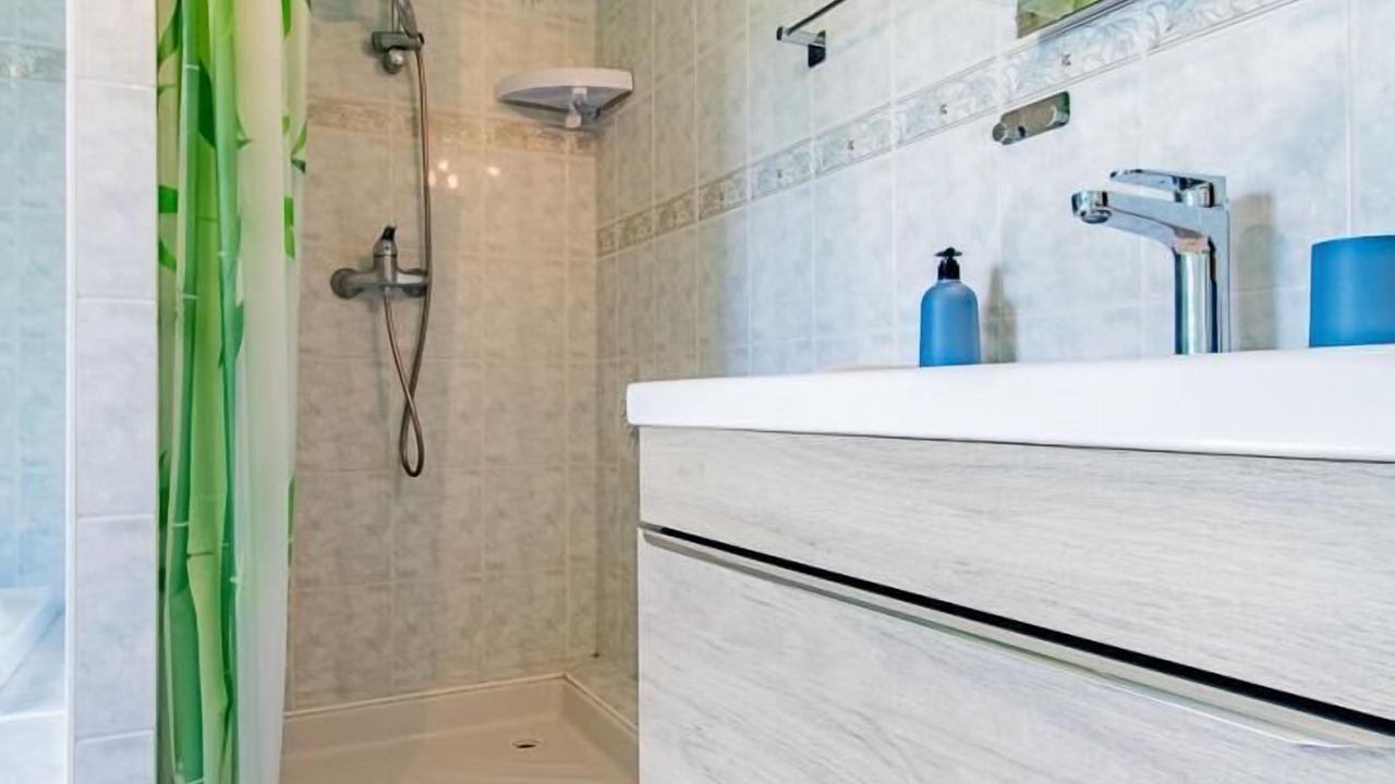 Photo of Bathroom in Chenoves