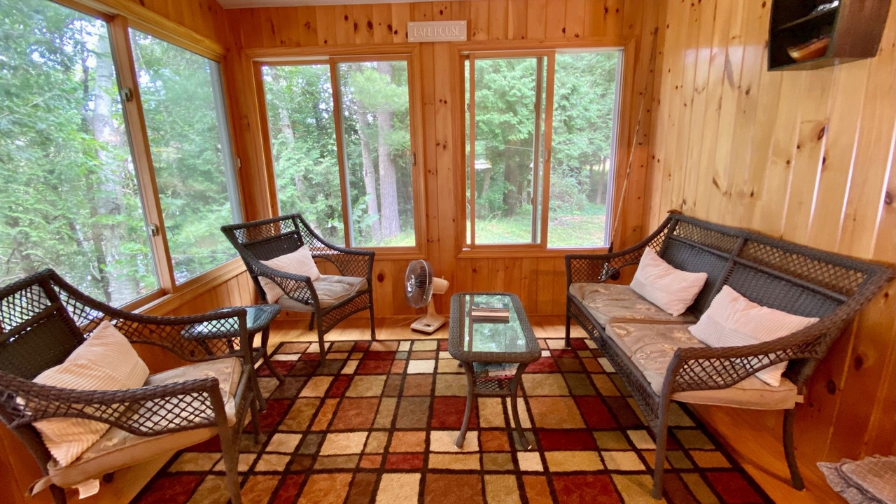 Photo of Livingroom in Town of Macomb