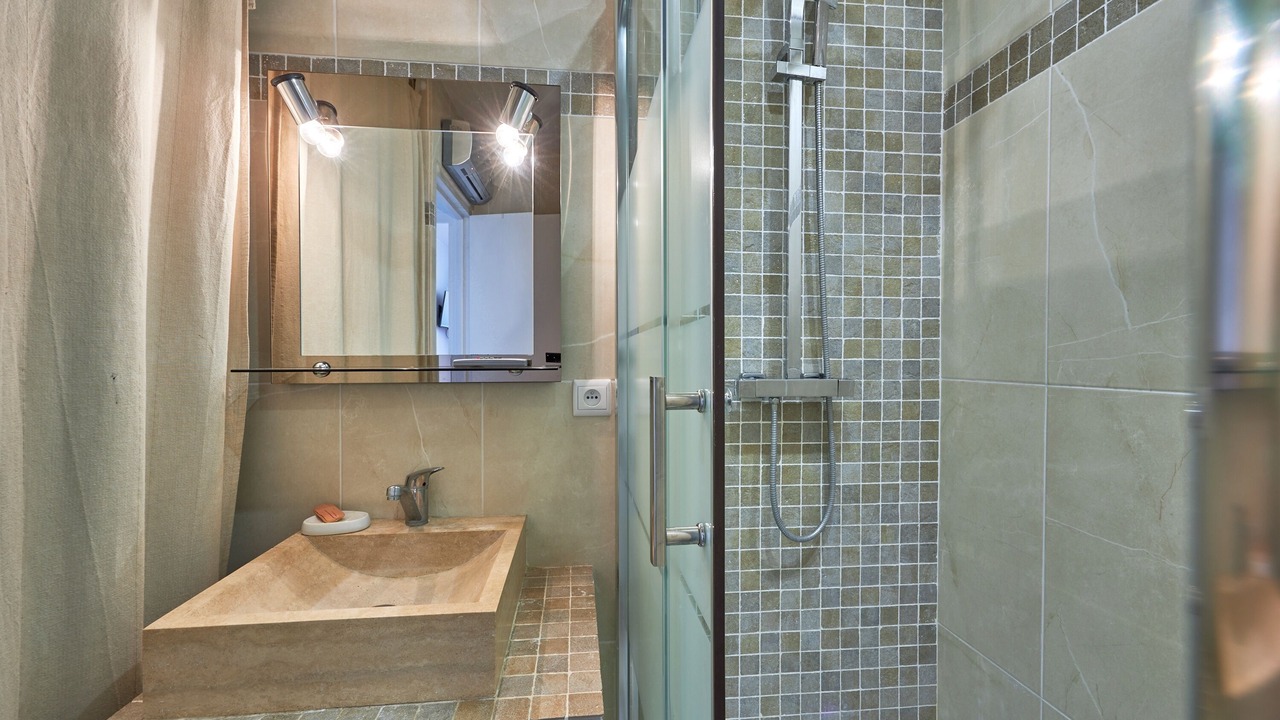 Photo of Bathroom in Courseulles-sur-Mer
