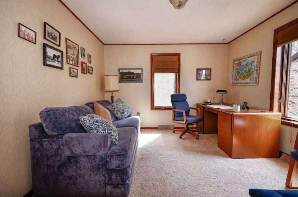 Photo of Livingroom in Brookline Station