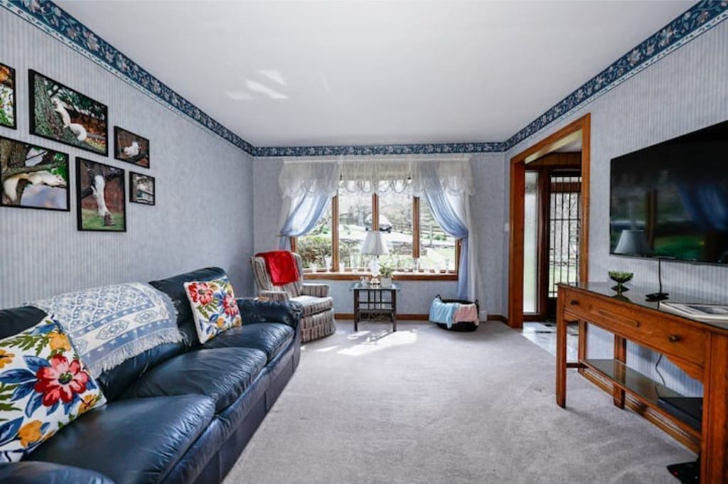 Photo of Livingroom in Brookline Station