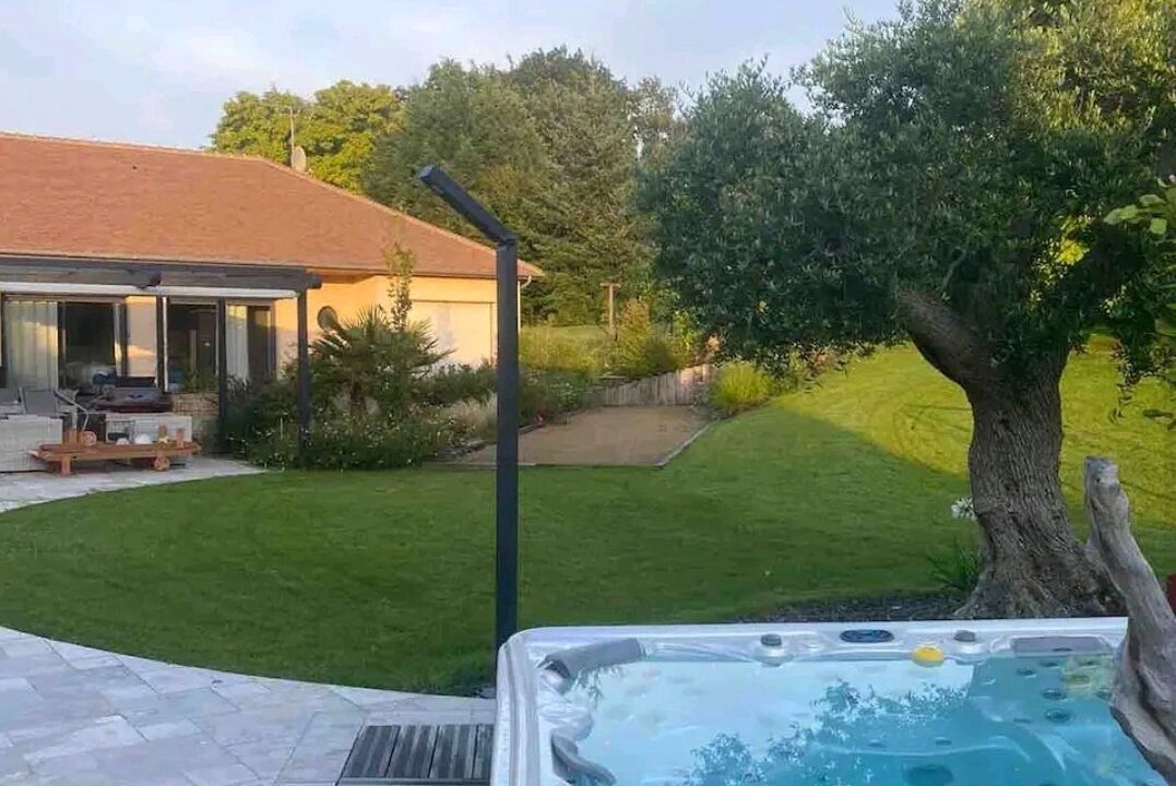 Photo of Outdoor in Solesmes