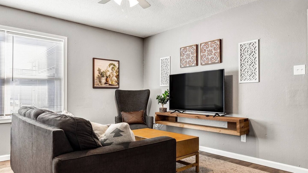 Photo of Livingroom in College Station
