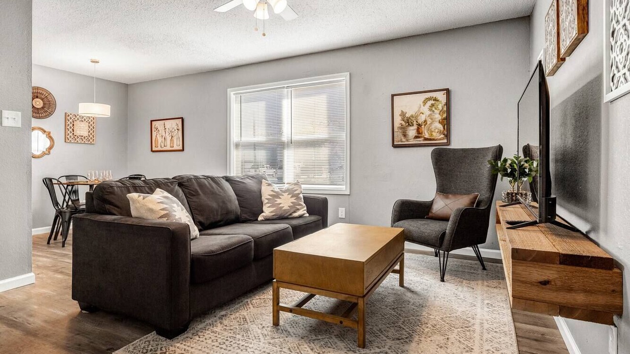 Photo of Livingroom in College Station