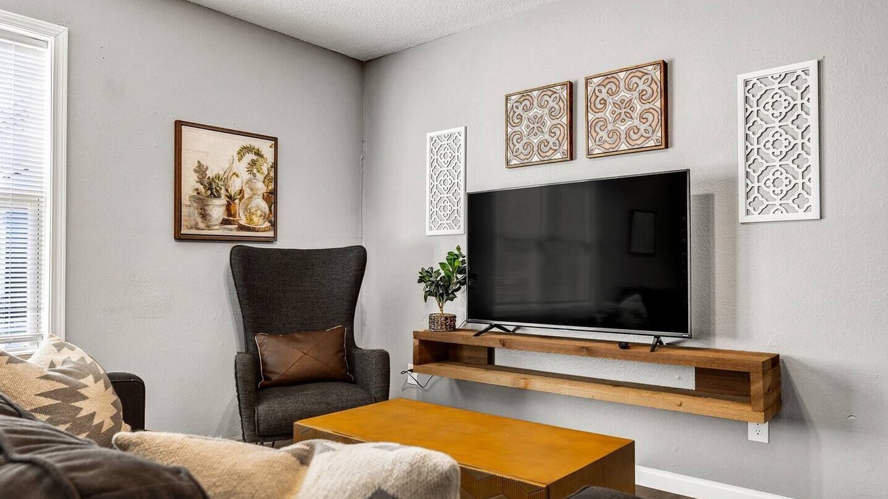 Photo of Livingroom in College Station