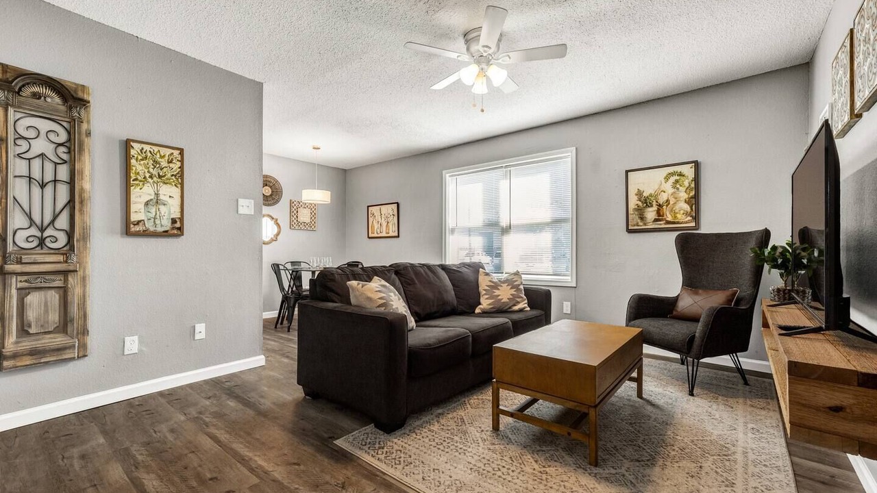 Photo of Livingroom in College Station