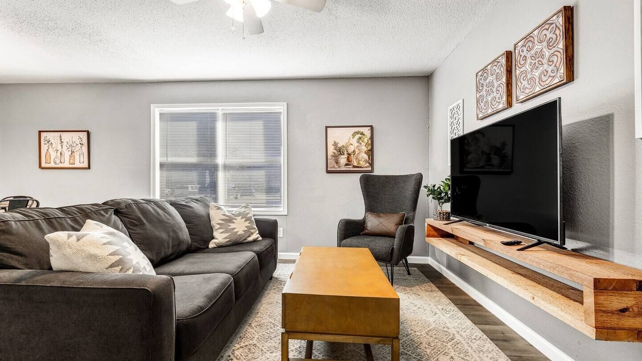 Photo of Livingroom in College Station