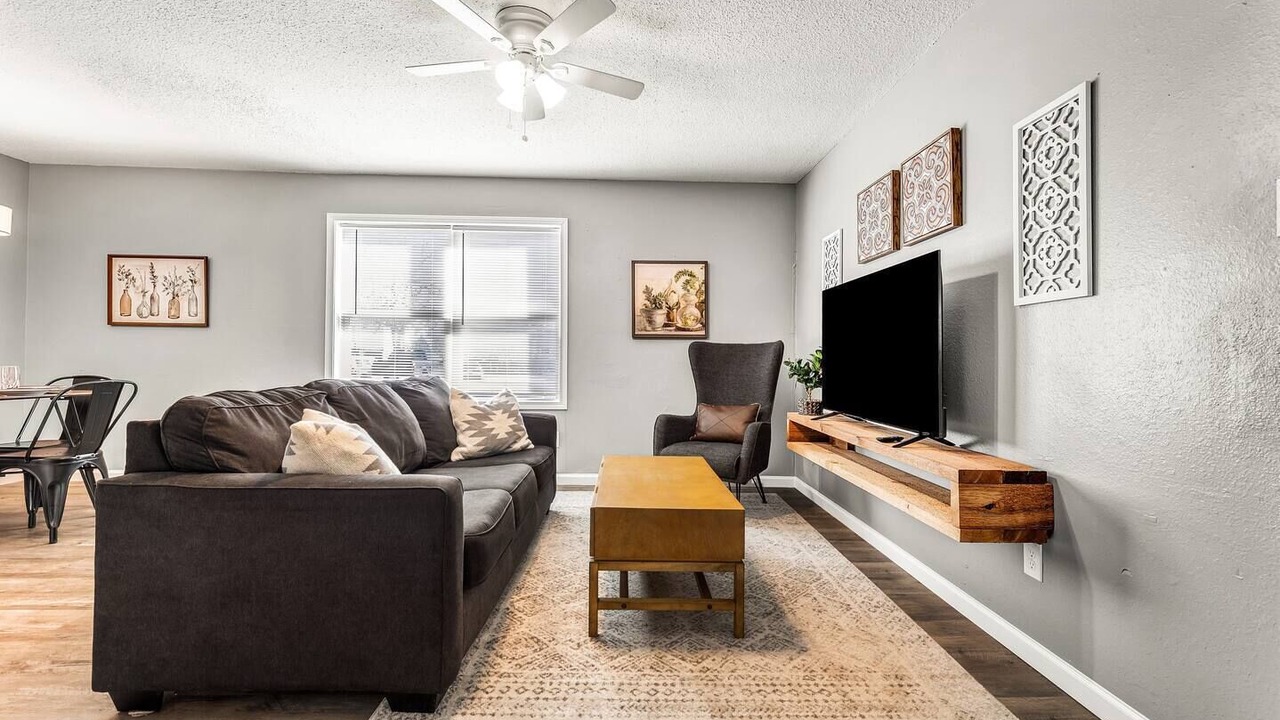 Photo of Livingroom in College Station