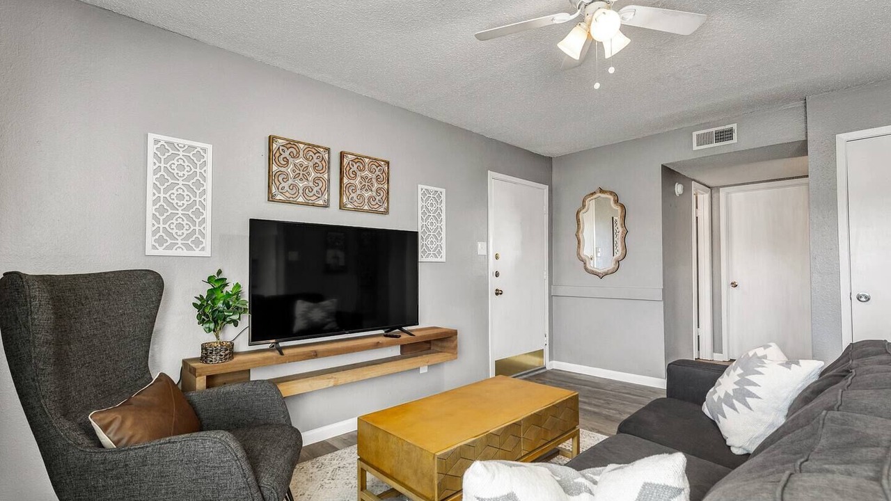 Photo of Livingroom in College Station