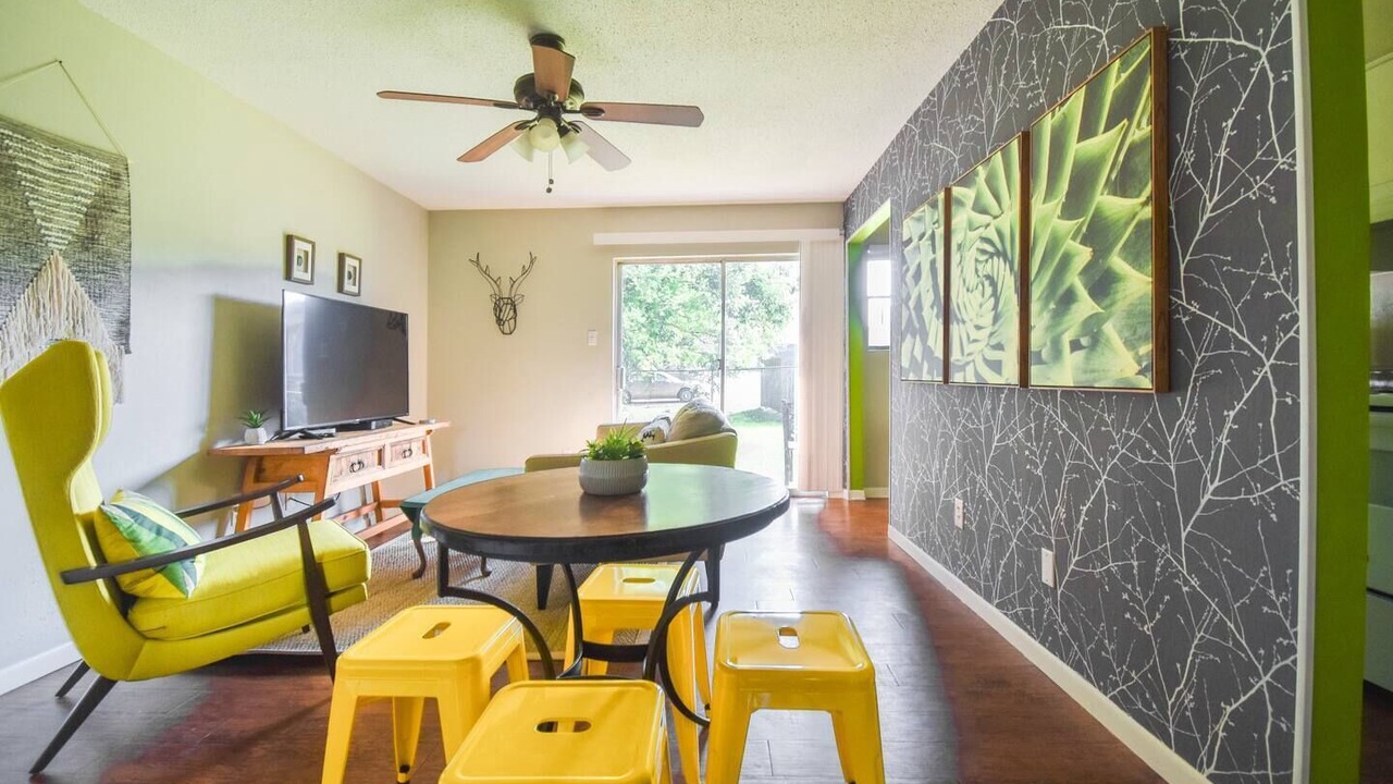 Photo of Livingroom in College Station
