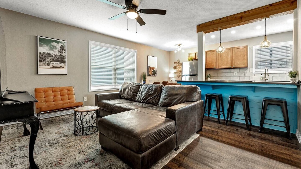Photo of Livingroom in College Station