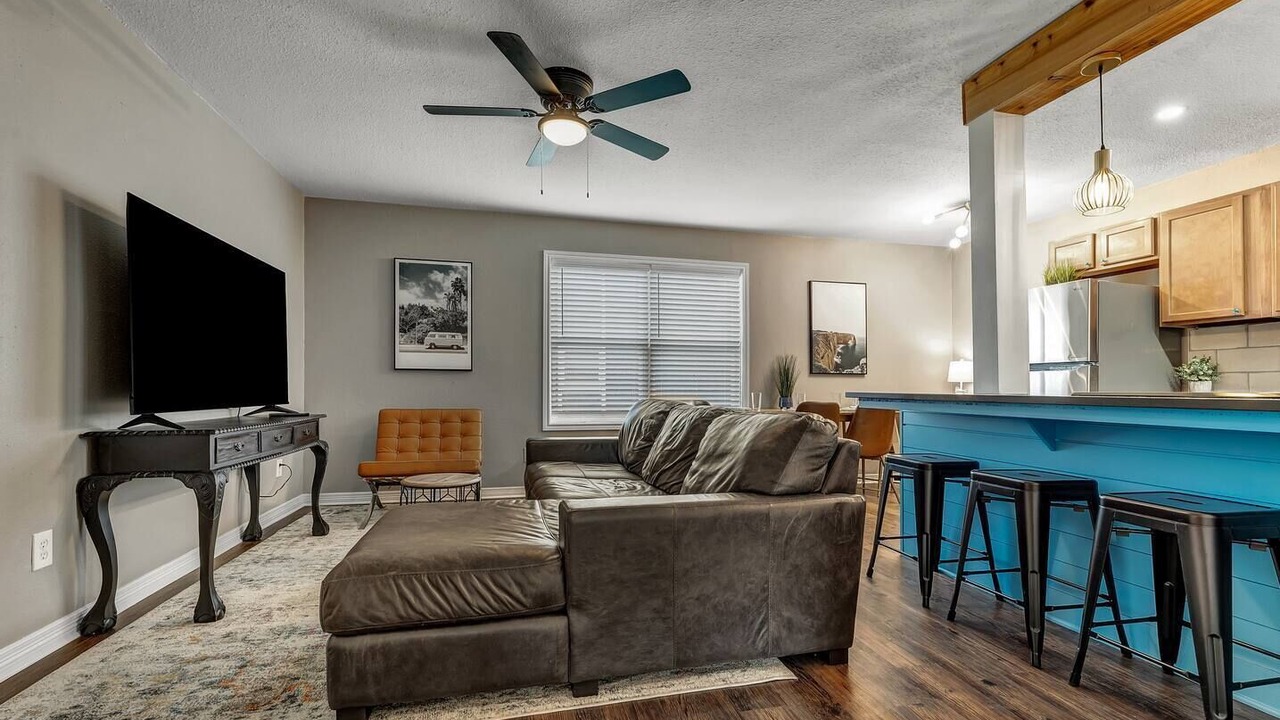 Photo of Livingroom in College Station