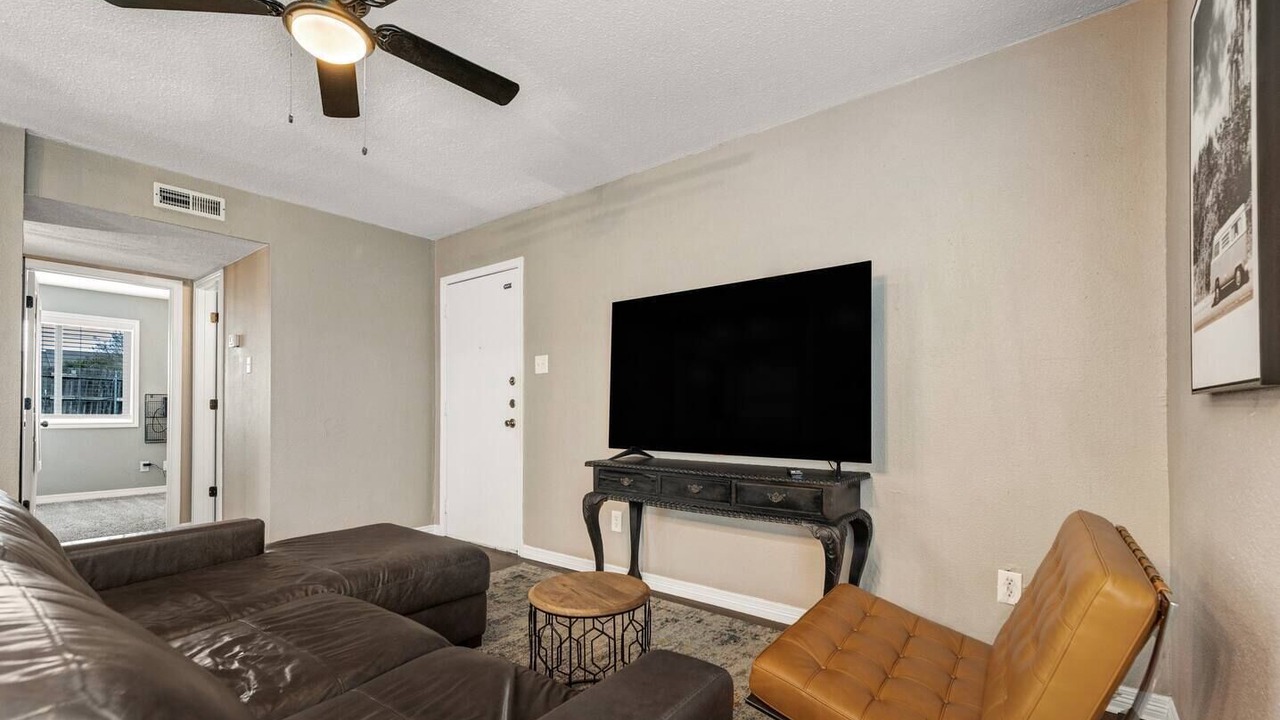 Photo of Livingroom in College Station