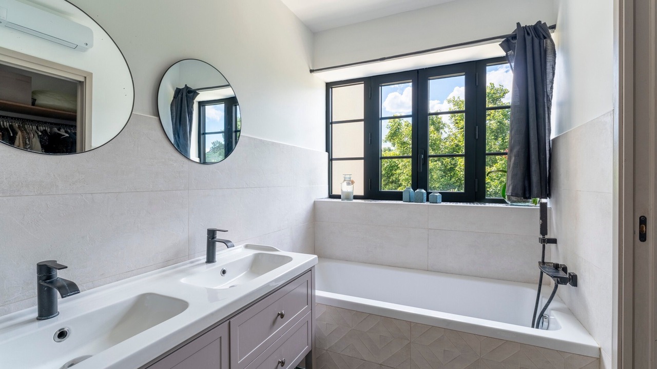 Photo of Bathroom in Saint-Andre-d'Olerargues