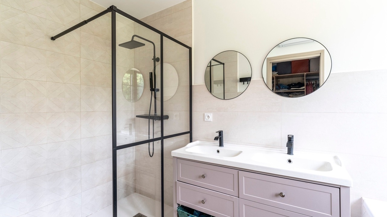 Photo of Bathroom in Saint-Andre-d'Olerargues