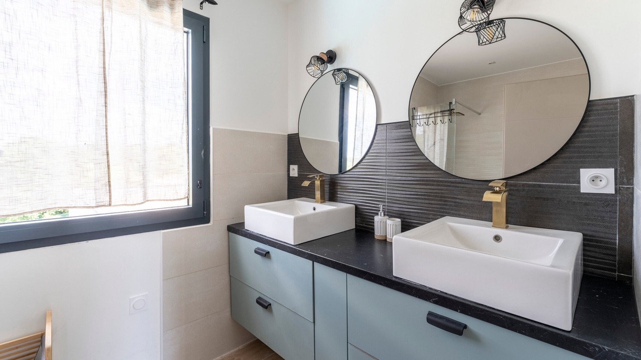 Photo of Bathroom in Saint-Andre-d'Olerargues