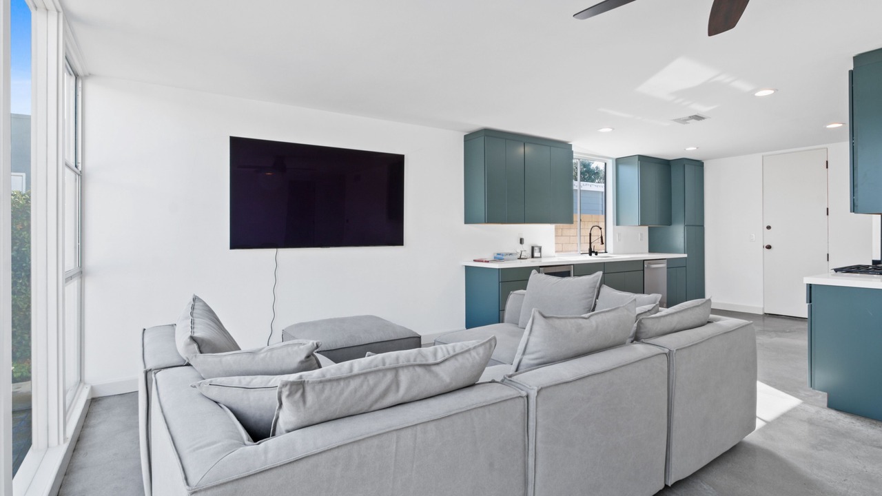 Photo of Livingroom in Huntington Harbour