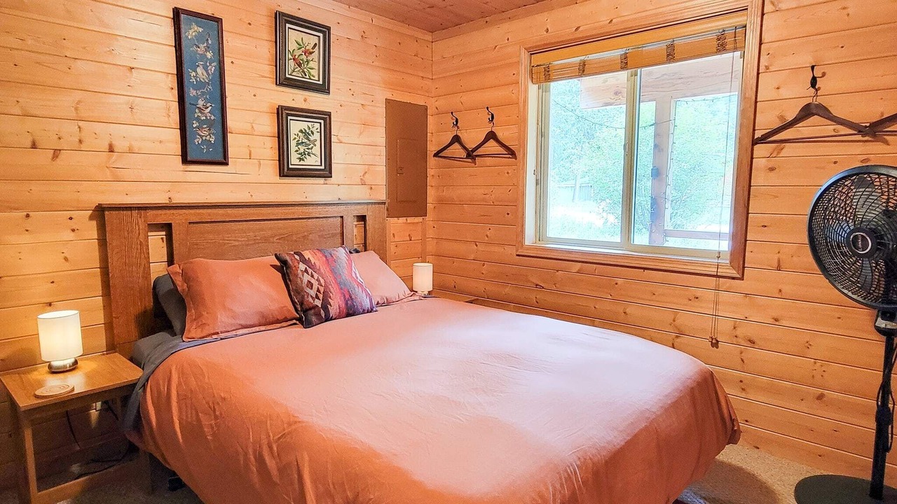 Photo of Bedroom in Mazama