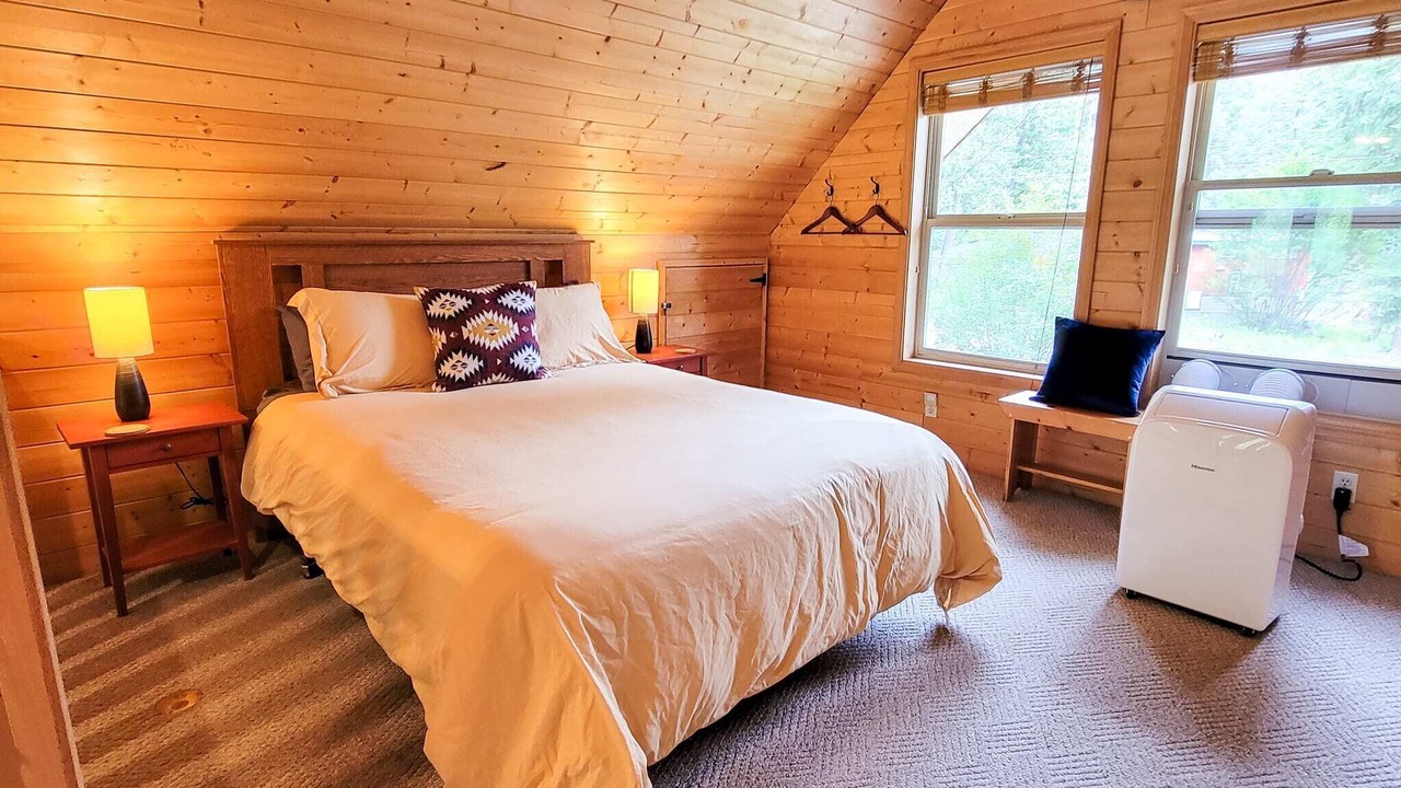 Photo of Bedroom in Mazama