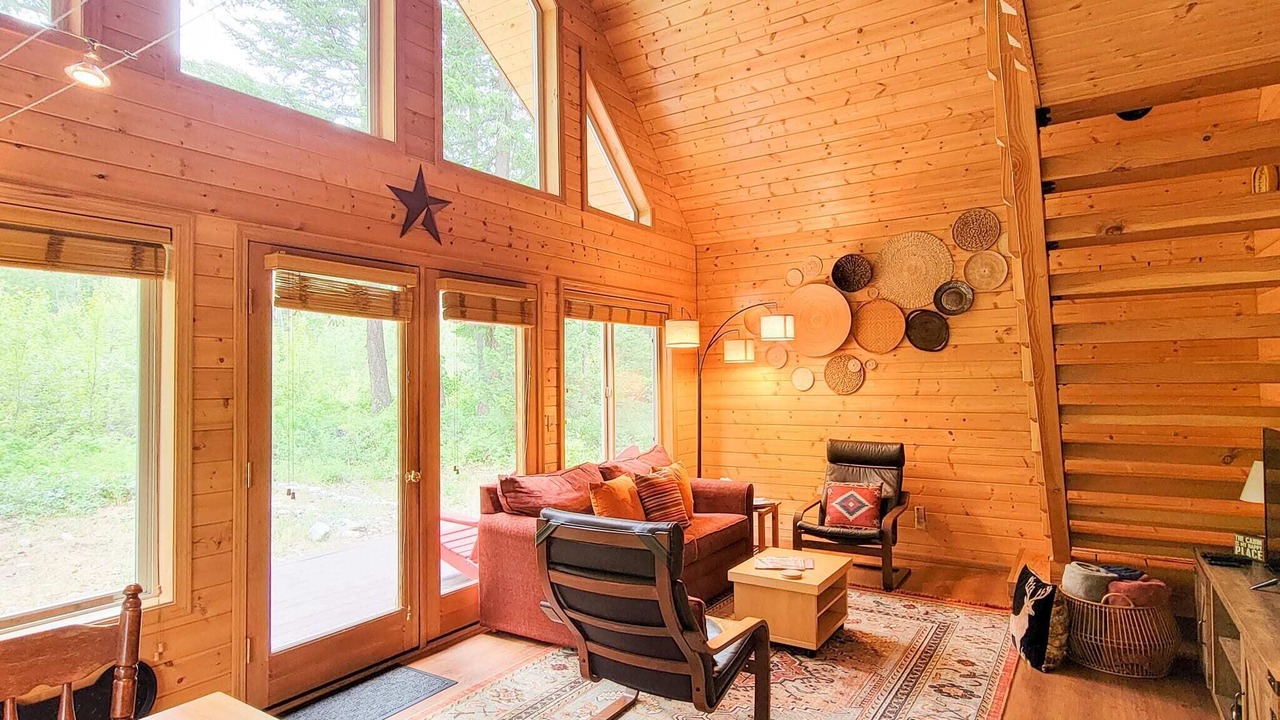 Photo of Livingroom in Mazama