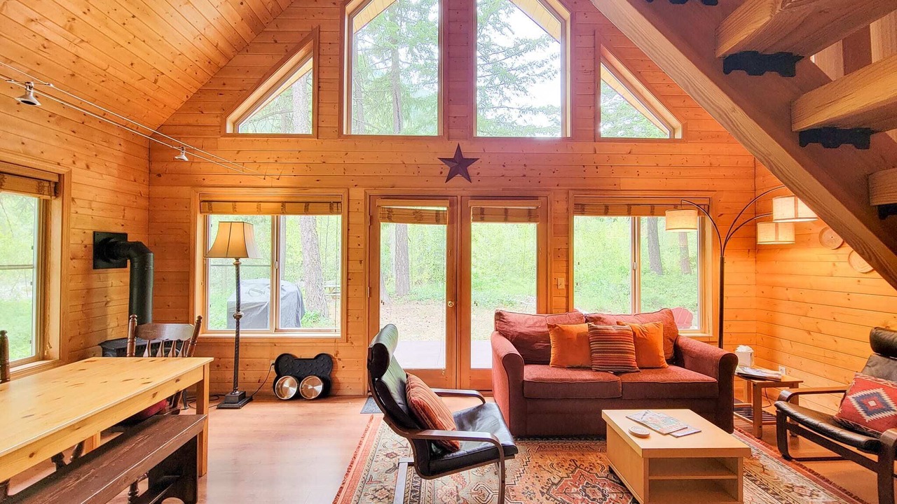 Photo of Livingroom in Mazama