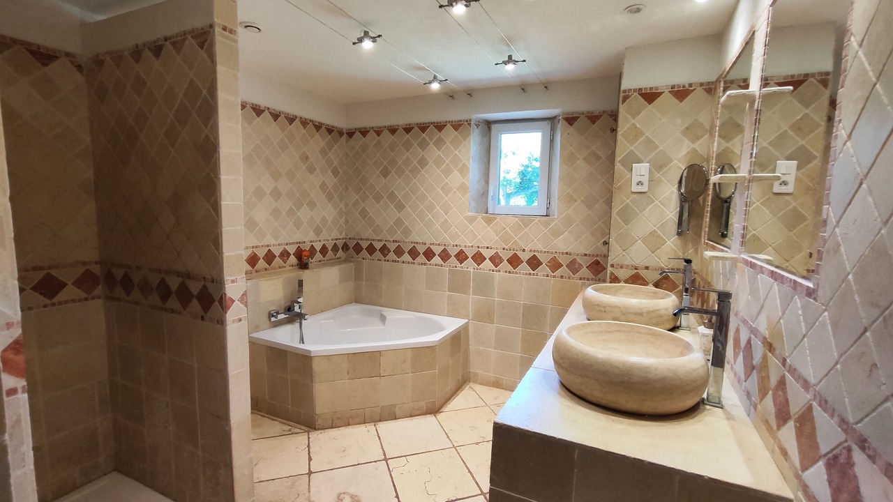 Photo of Bathroom in Simiane-la-Rotonde