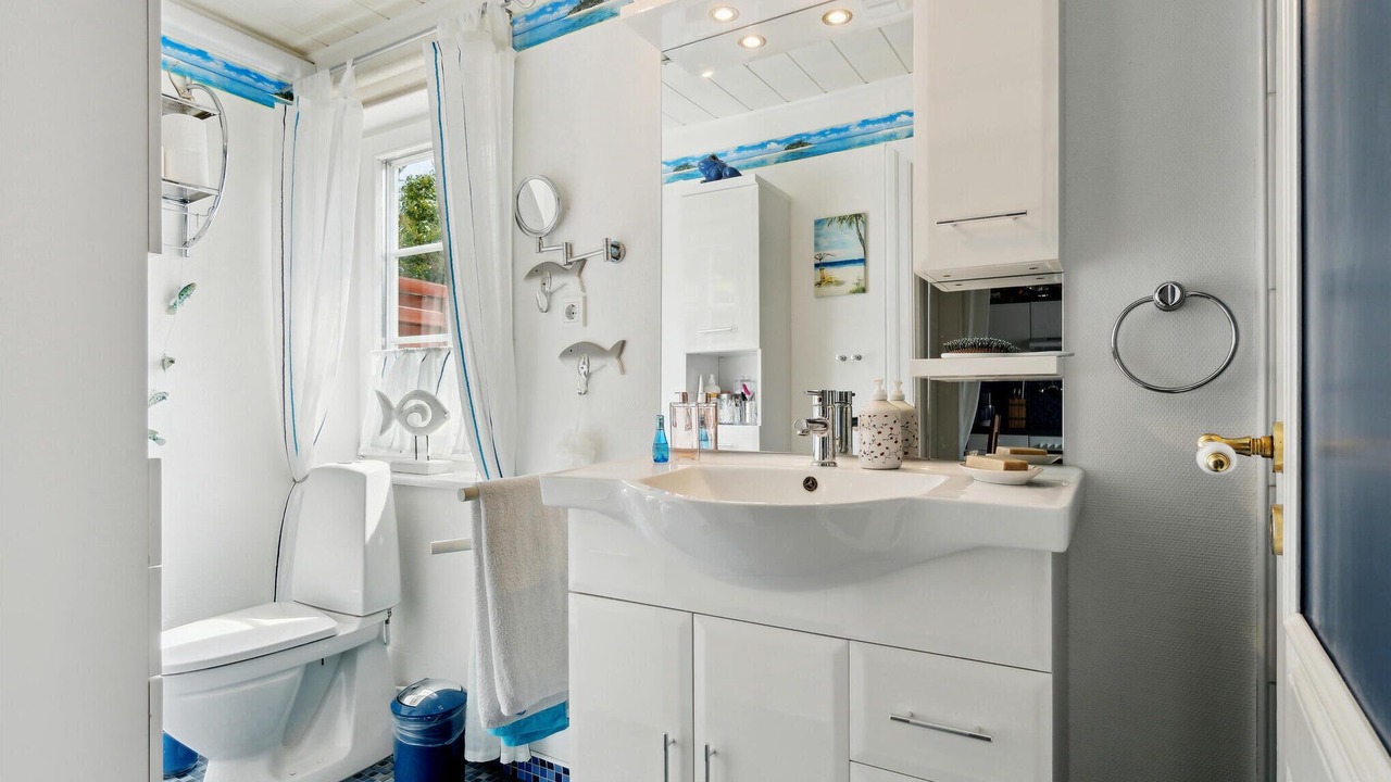 Photo of Bathroom in Helsned