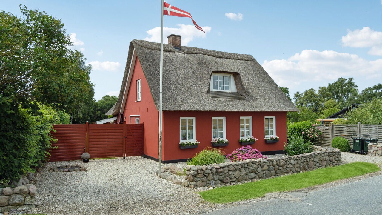 Photo of Others in Helsned