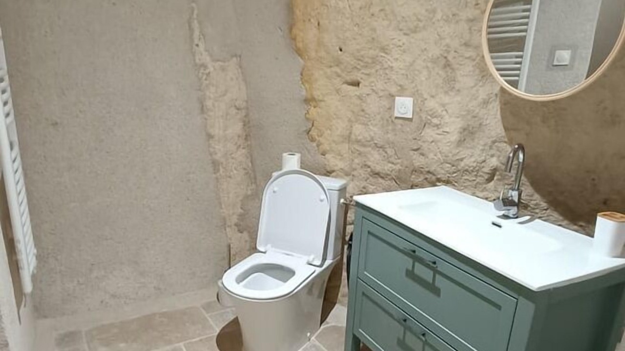 Photo of Bathroom in Loches