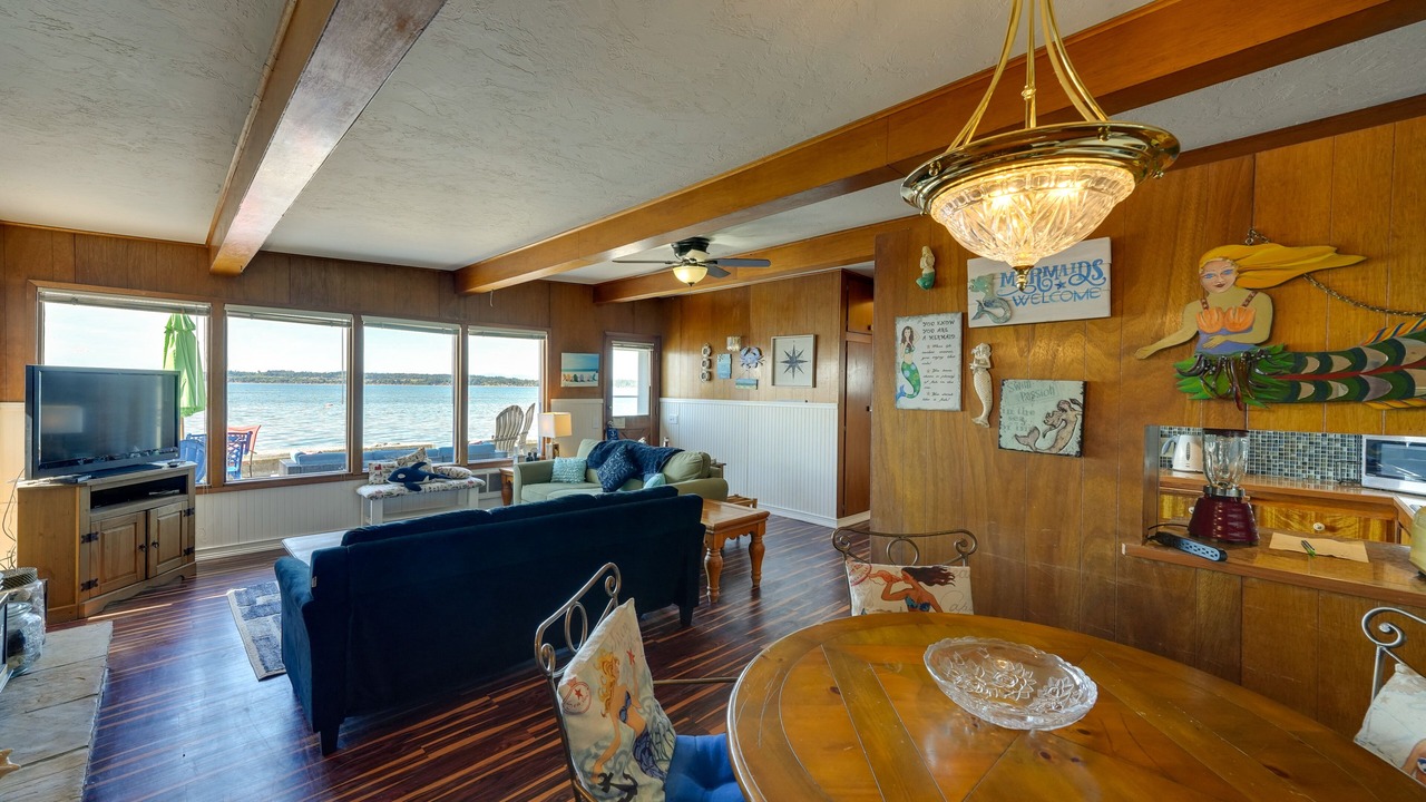 Photo of Livingroom in Birch Bay