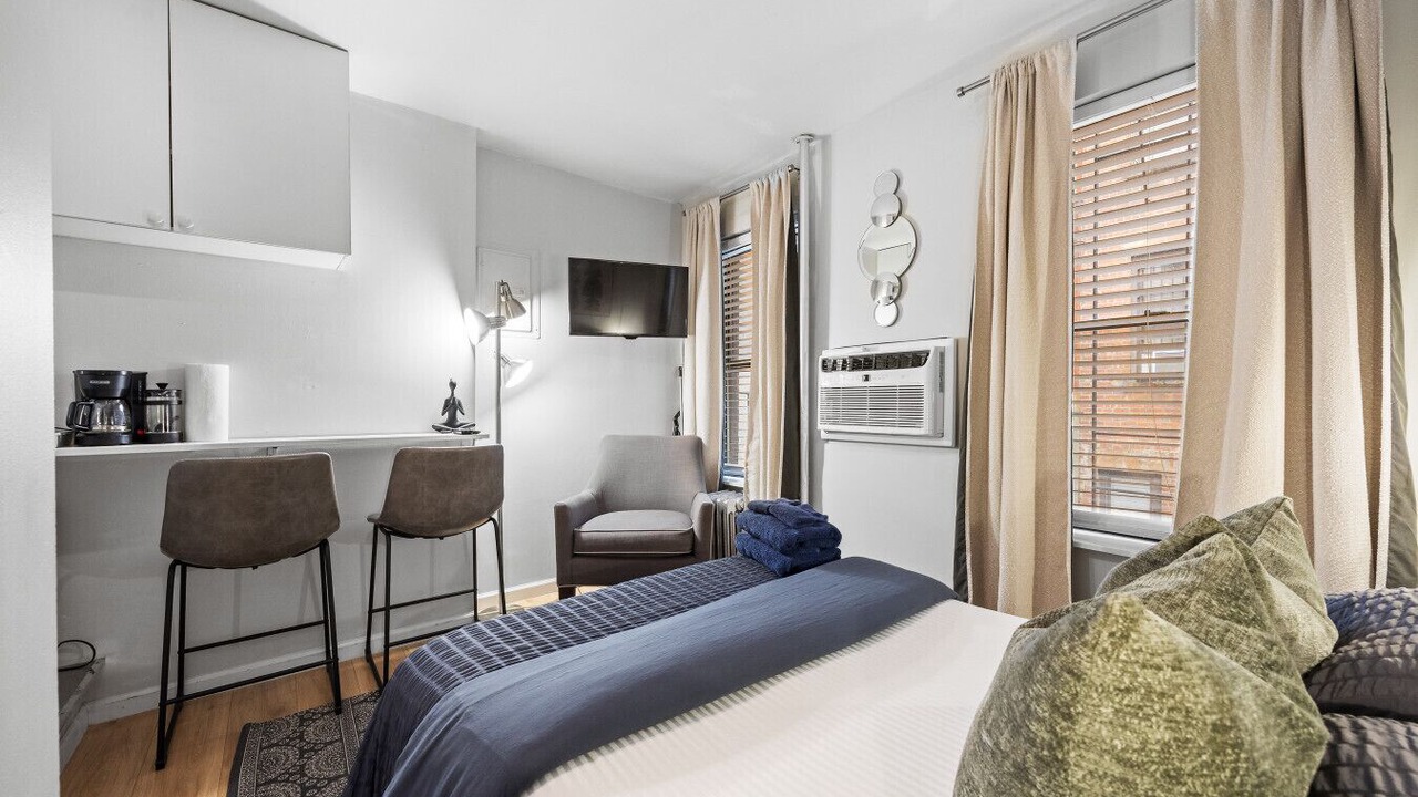 Photo of Bedroom in Midtown West