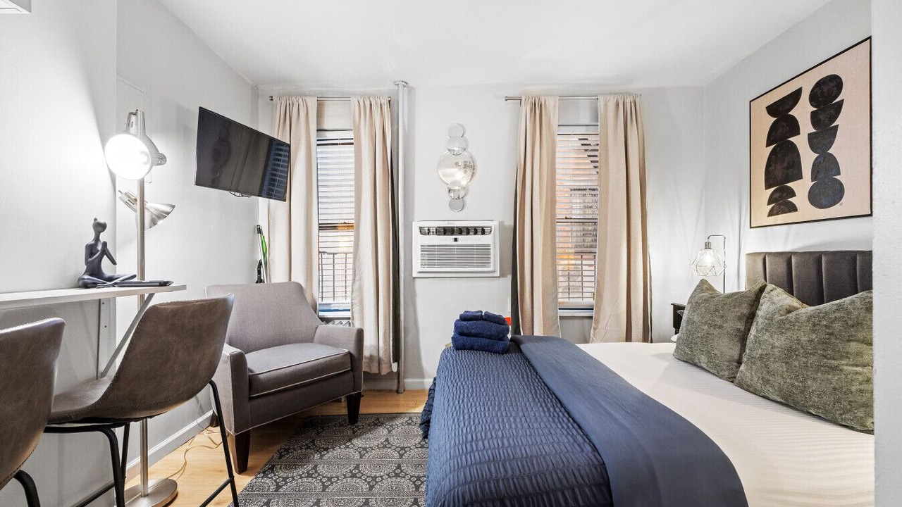 Photo of Bedroom in Midtown West