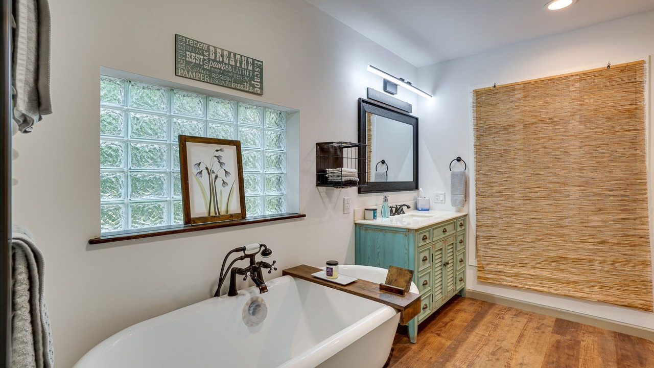 Photo of Bathroom in Marathon