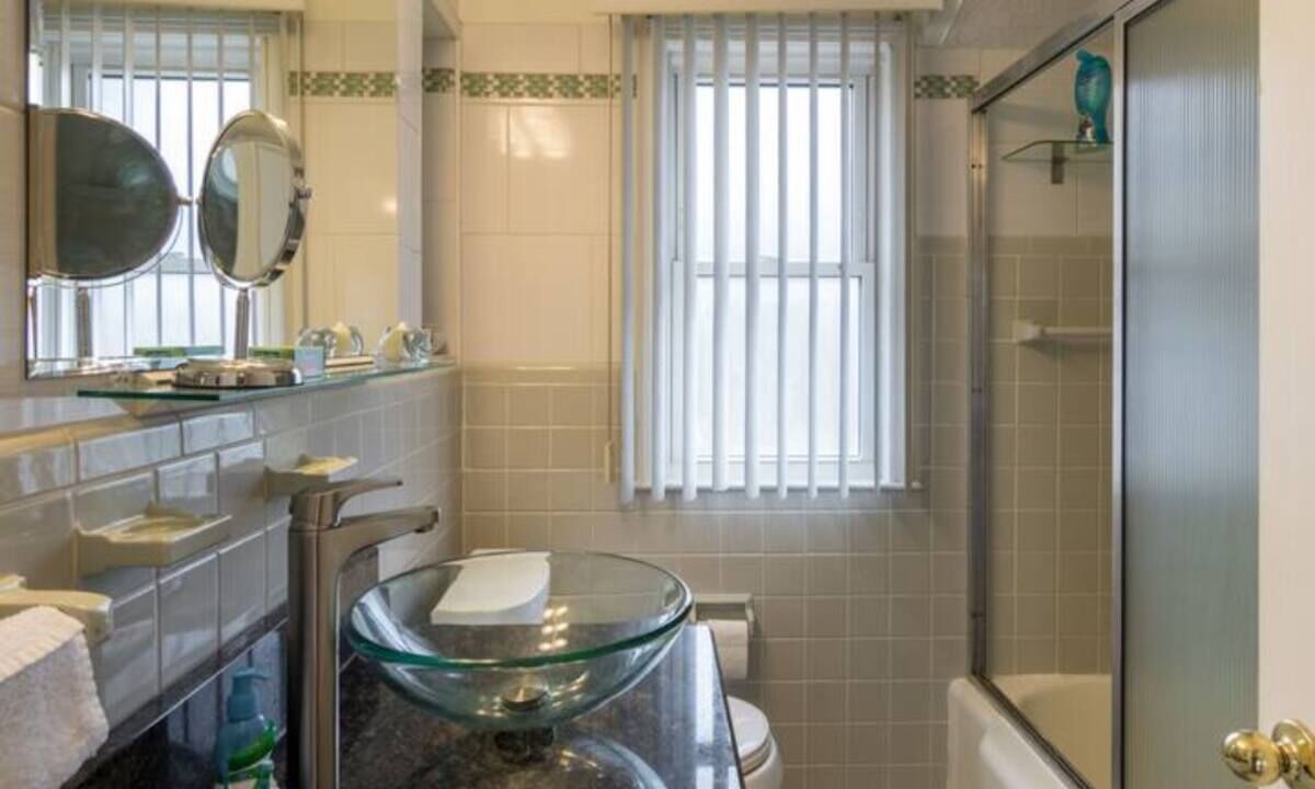 Photo of Bathroom in Oak Park