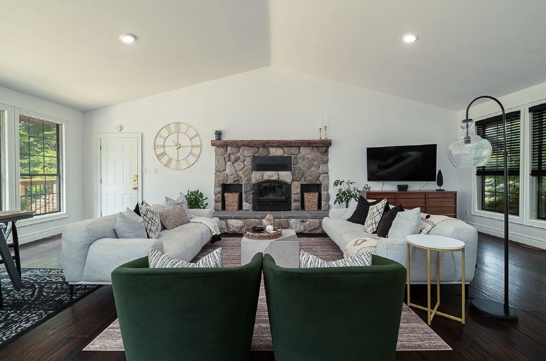 Photo of Livingroom in Gilbert Mills