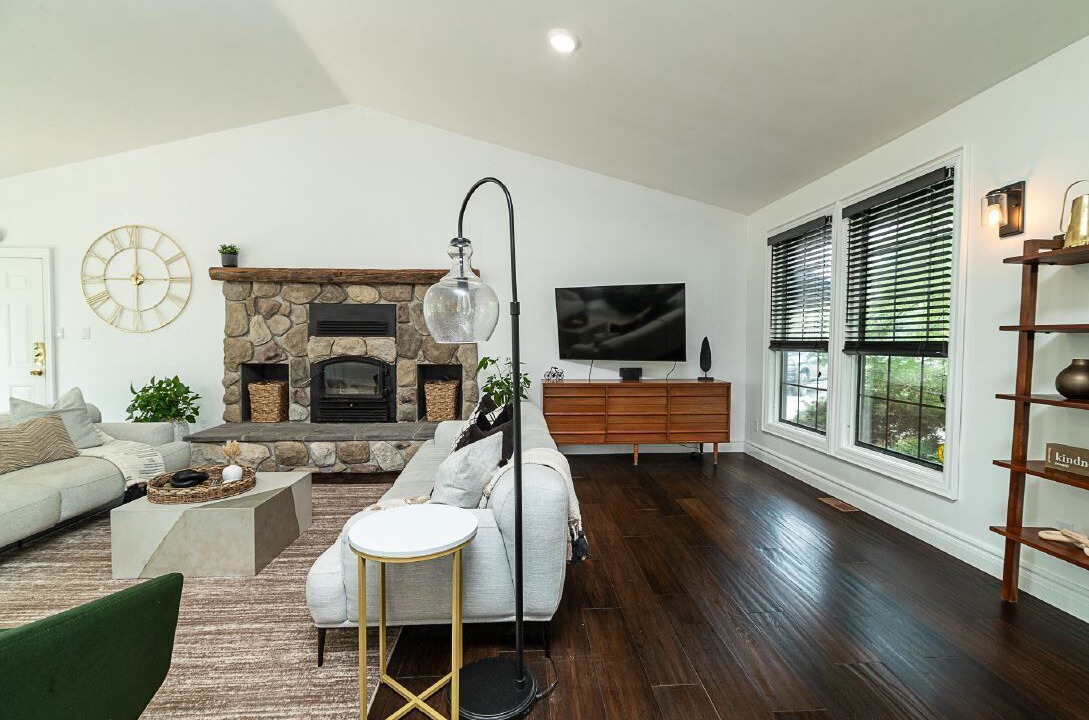 Photo of Livingroom in Gilbert Mills