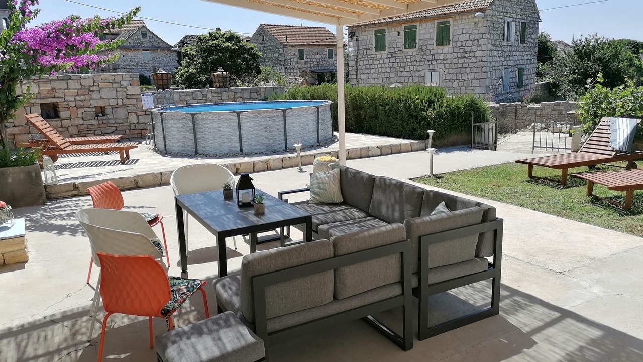 Photo of Outdoor in Grohote