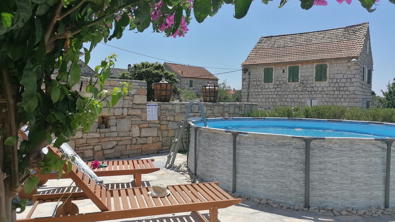 Photo of Outdoor in Grohote