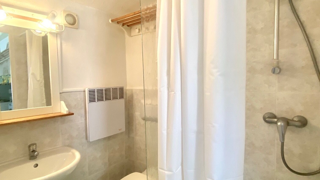 Photo of Bathroom in Brousse-le-Chateau