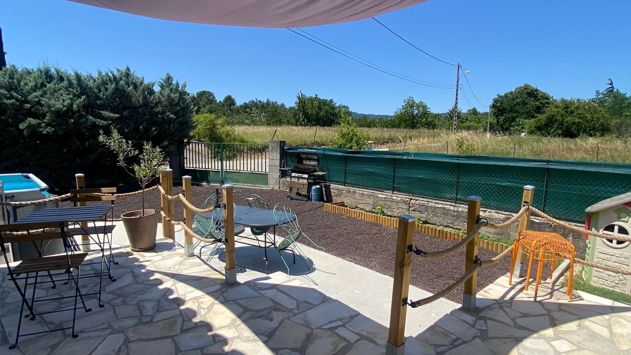 Photo of Outdoor in Saint-Etienne-de-Fontbellon