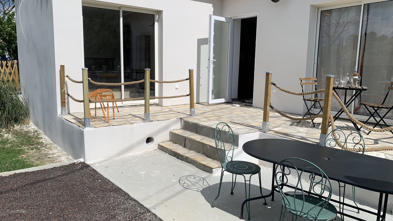 Photo of Outdoor in Saint-Etienne-de-Fontbellon