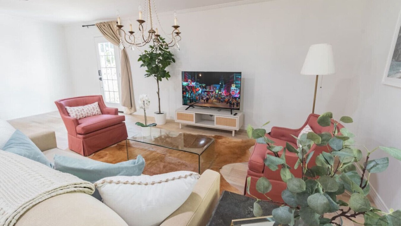 Photo of Livingroom in East Memphis
