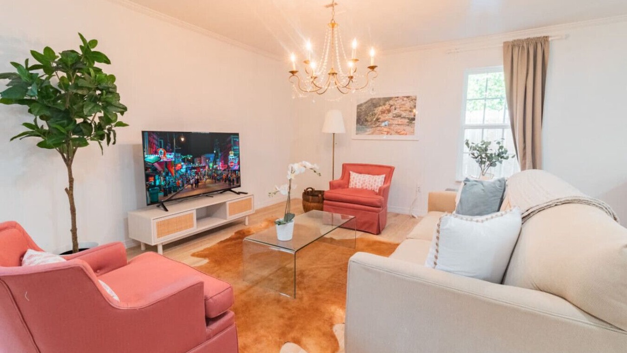 Photo of Livingroom in East Memphis