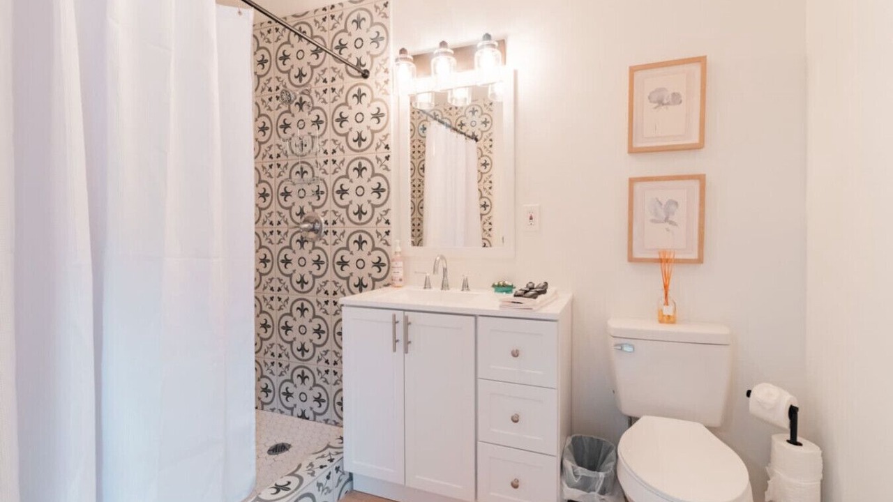 Photo of Bathroom in East Memphis