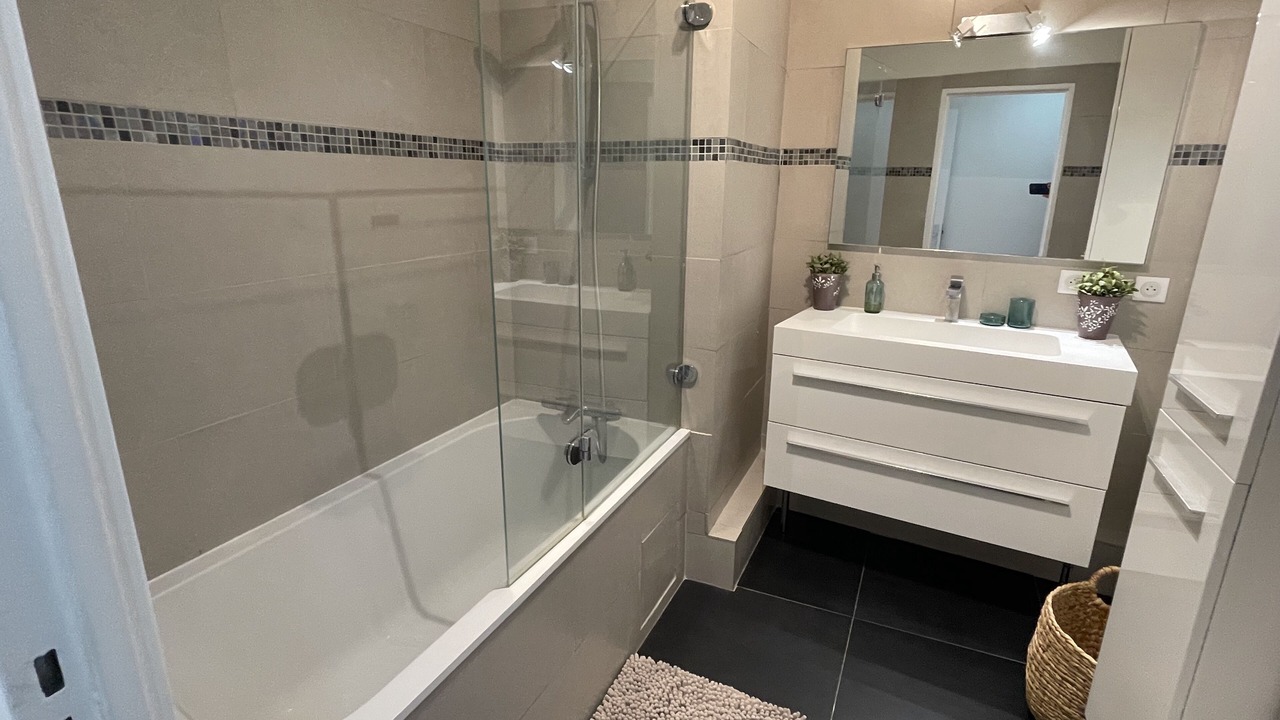 Photo of Bathroom in Neuilly-sur-Seine